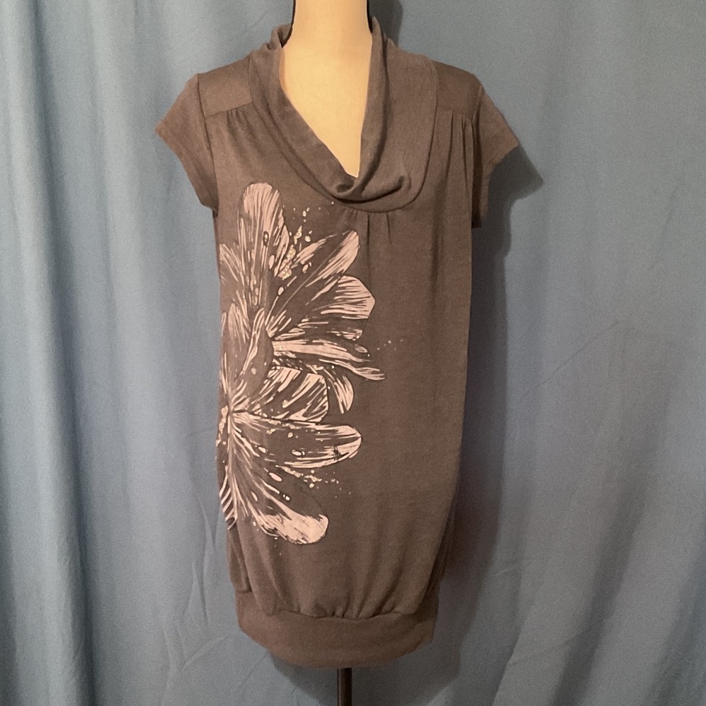 Chesley Gray Sweater Tunic with Artistic Floral Design